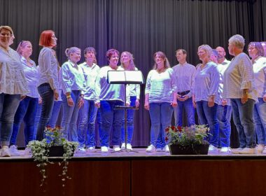 JungerChor TakeFour beim Tag des Liedes 2025, a group of people on a stage