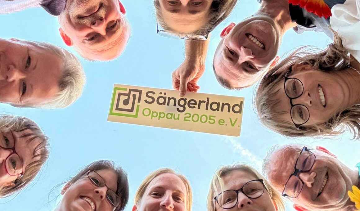itgliederversammlung 2025 von Sängerland Oppau e.V. im Vereinsheim des BSC Oppau bei sommerlichen Temperaturen, TakeFour