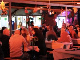 TakeFour, Chor Ludwigshafen, feiert 20 Jahre: Sommerfest mit Chor, Band anplagd!, Kuchenbuffet, Eiswagen, Gewinnspiel und begeistertem Publikum.