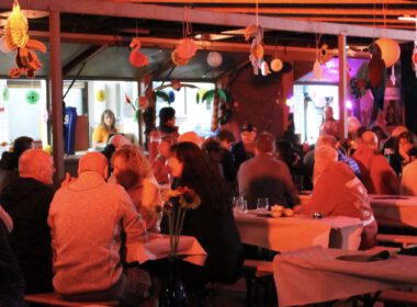 TakeFour, Chor Ludwigshafen, feiert 20 Jahre: Sommerfest mit Chor, Band anplagd!, Kuchenbuffet, Eiswagen, Gewinnspiel und begeistertem Publikum.