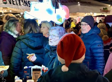 Waffelduft, Wintersonne und ein kleines Happy End - Christkindlmarkt Oppau/Edigheim   Chor TakeFour Ludwigshafen