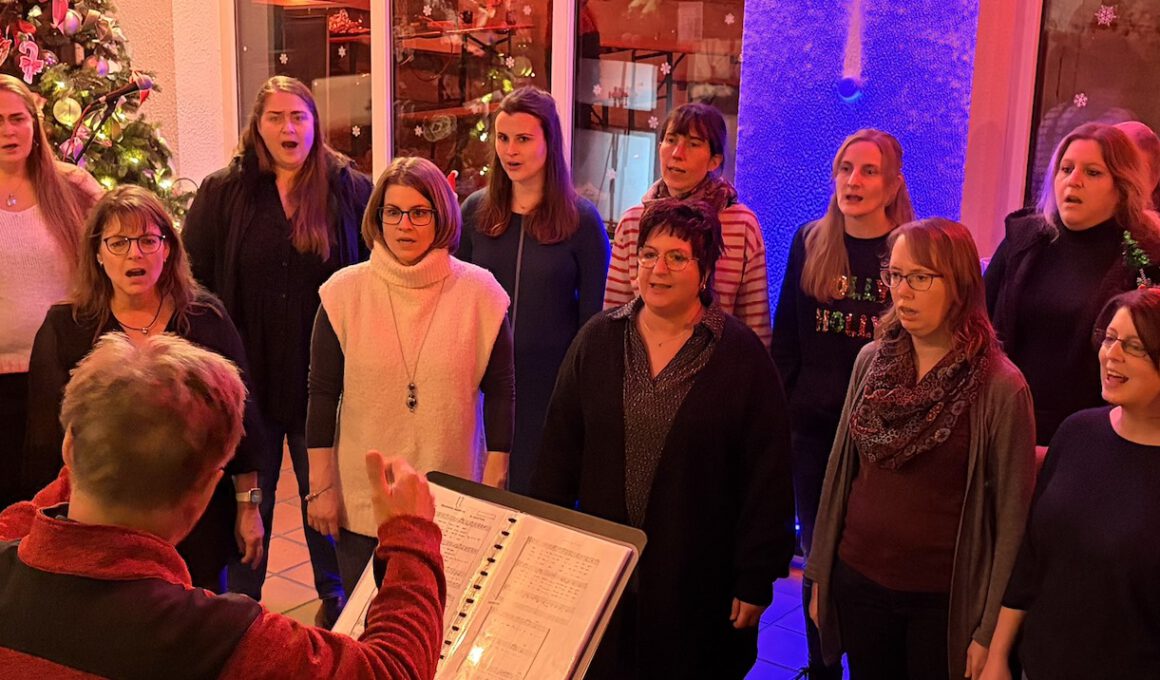 Weihnachtsglühen 2025: TakeFour blickt auf ein erfolgreiches Chorjahr zurück Weihnachtsglühen 2025  Chor TakeFour Ludwigshafen