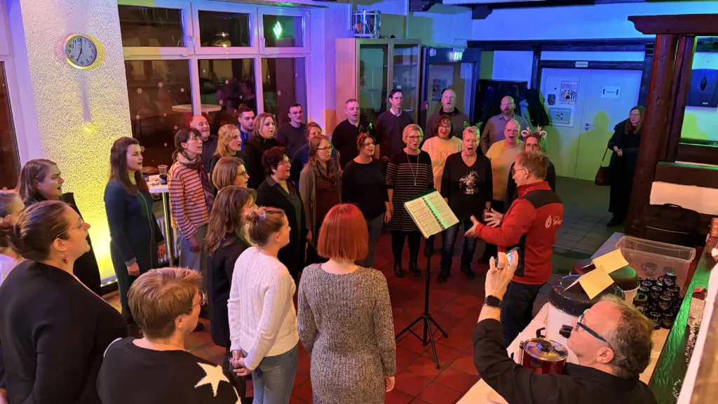 Weihnachtsglühen 2025: TakeFour blickt auf ein erfolgreiches Chorjahr zurück Weihnachtsglühen 2025  Chor TakeFour Ludwigshafen