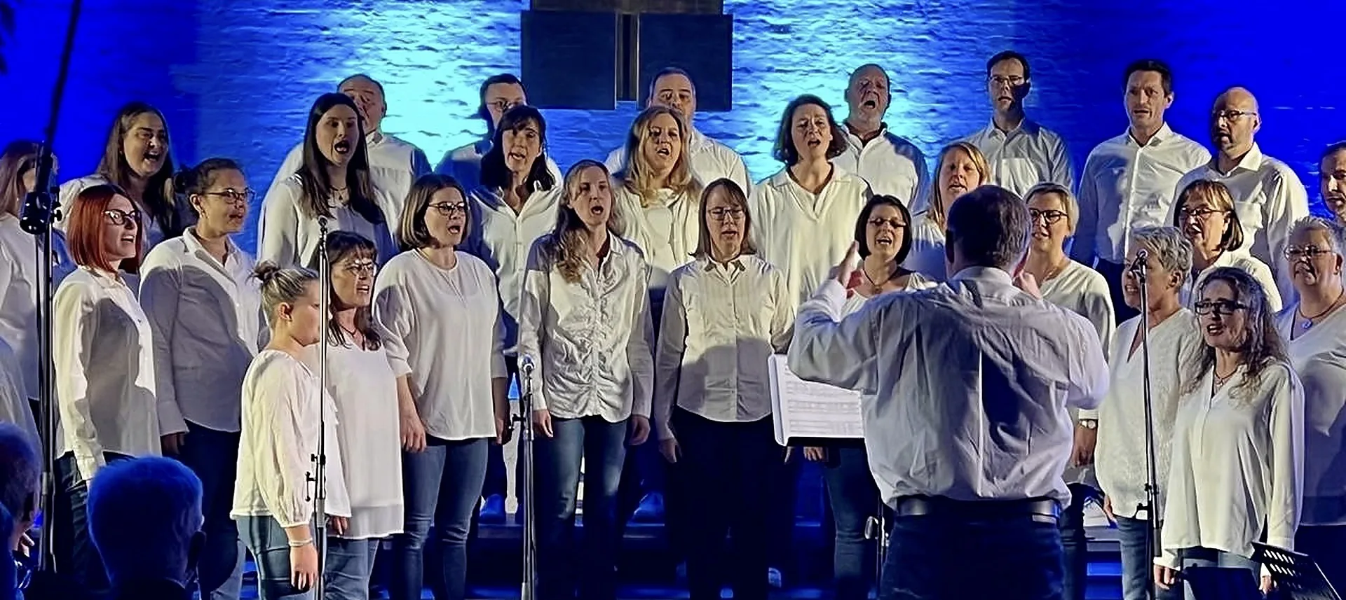 Chor Ludwigshafen: JungerChor TakeFour bei einem Live-Konzert – mehrstimmiger a-cappella-Gesang